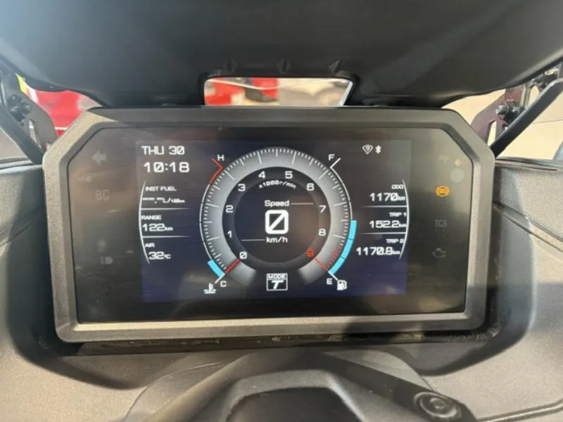 XP TMAX 560