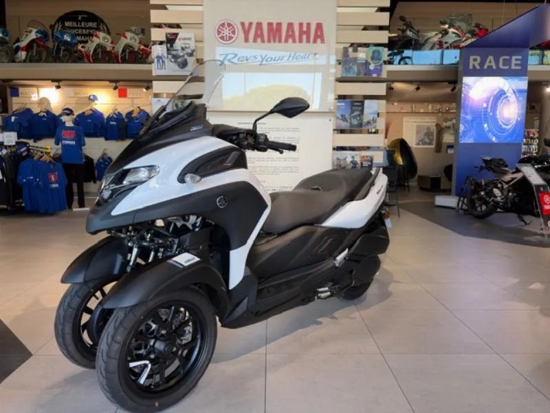 TRICITY 300