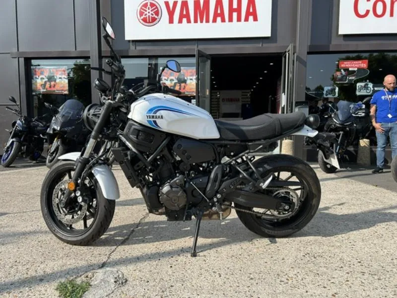 XSR 700