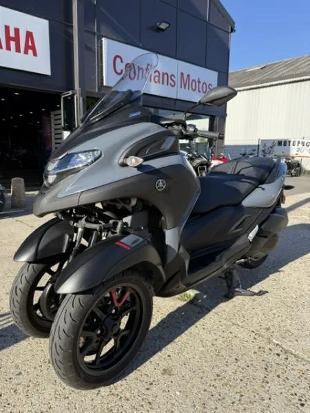 TRICITY 300