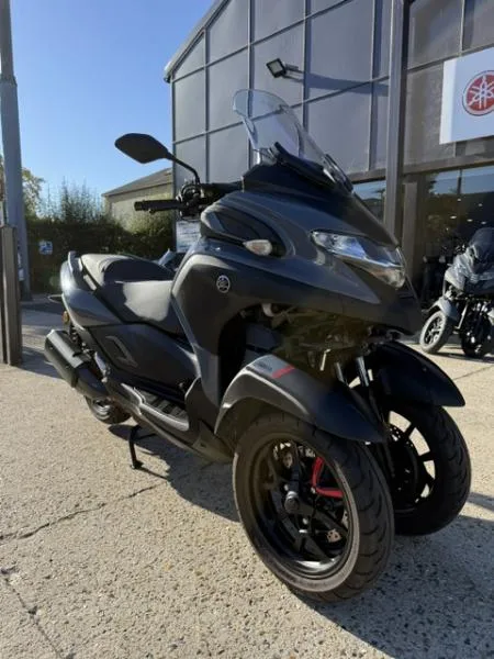 TRICITY 300