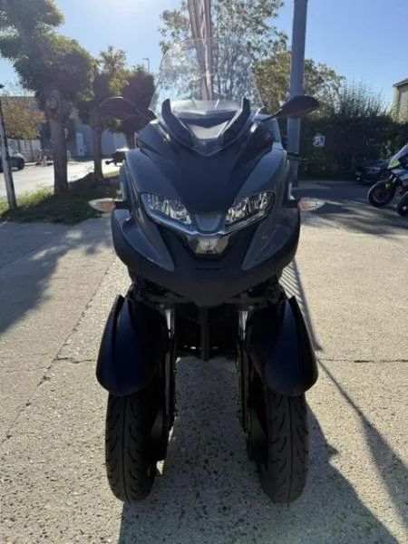 TRICITY 300