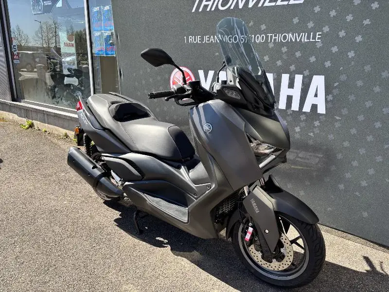 XMAX 300