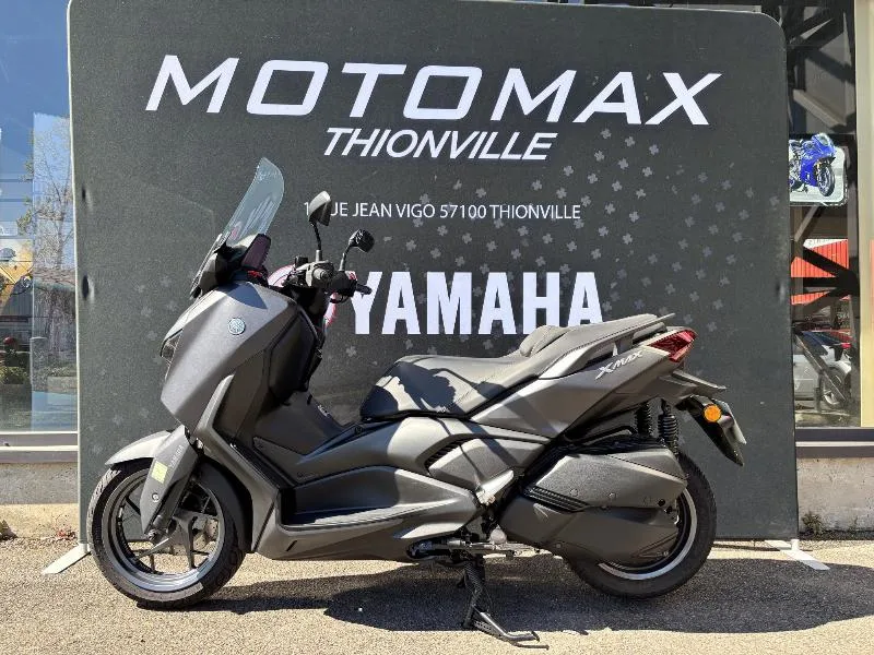 XMAX 300