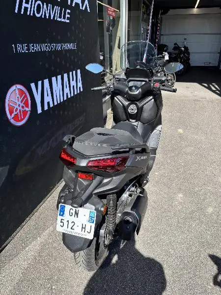XMAX 300