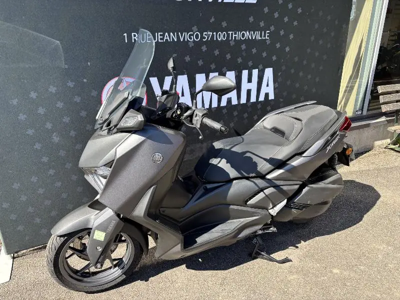 XMAX 300