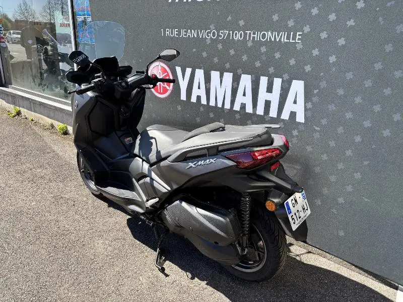 XMAX 300