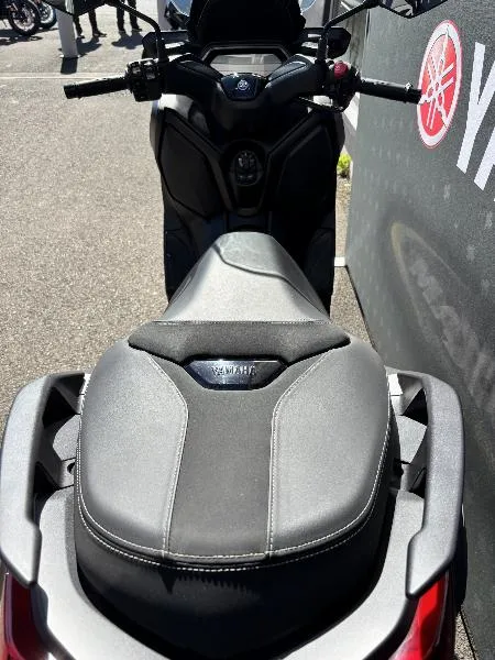 XMAX 300