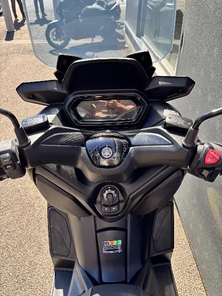 XMAX 300