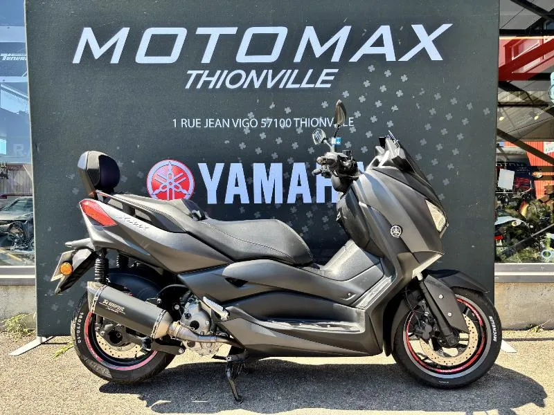 XMAX 300