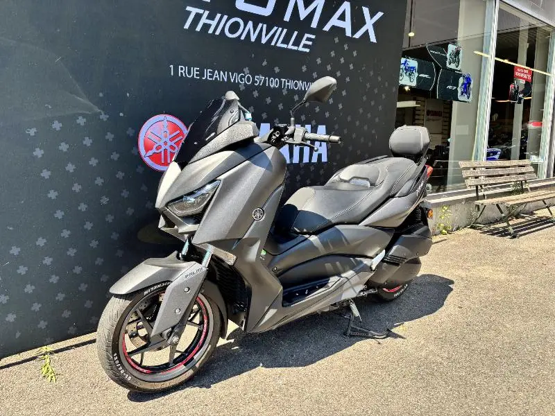XMAX 300