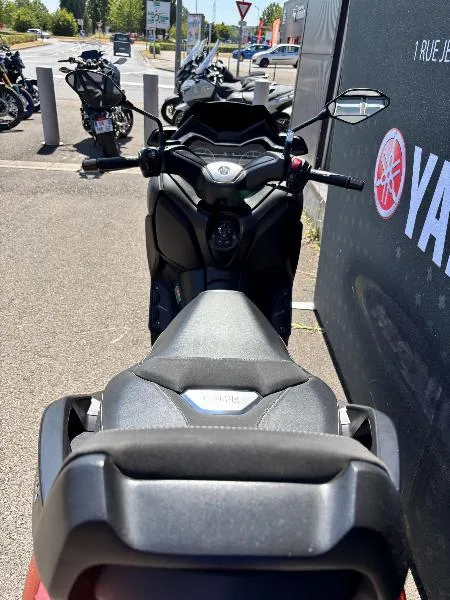 XMAX 300