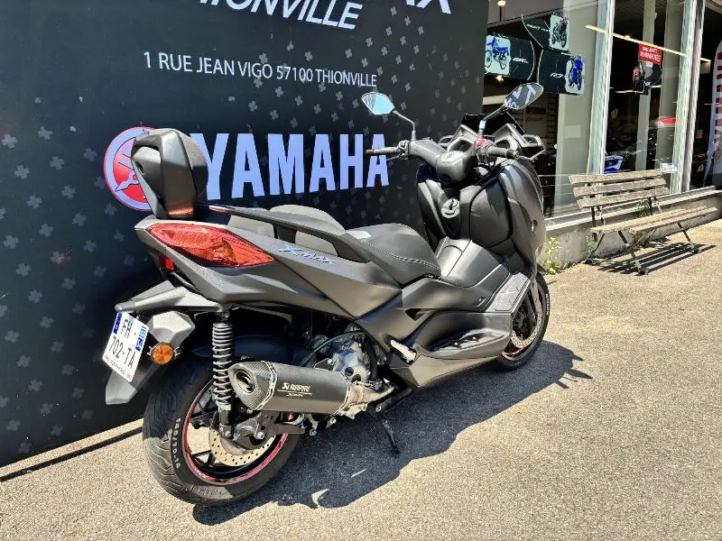 XMAX 300