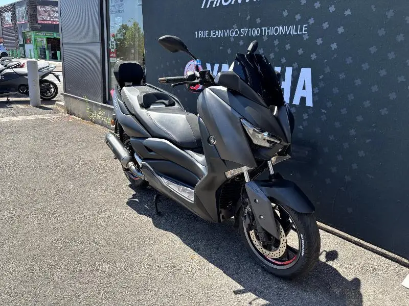XMAX 300