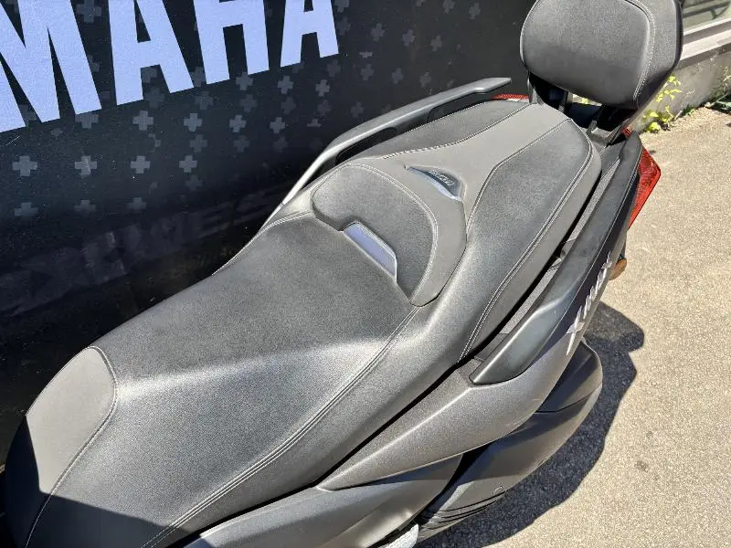 XMAX 300