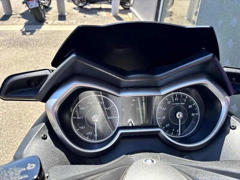 XMAX 300