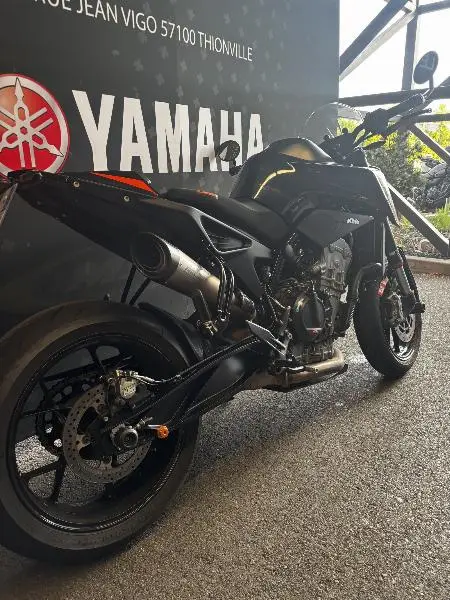 890 DUKE L