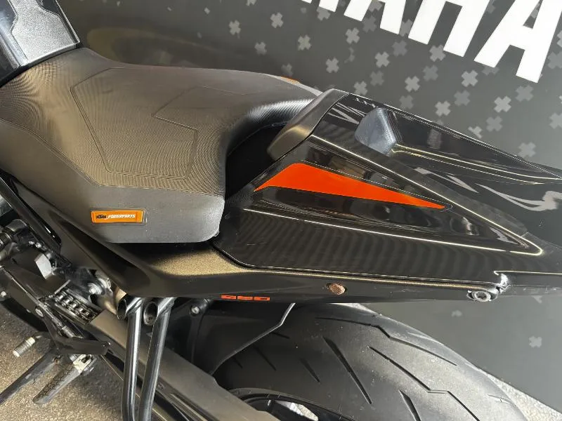 890 DUKE L