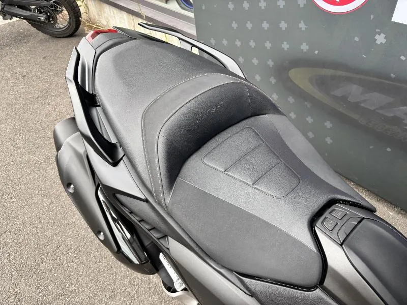 XP TMAX 560