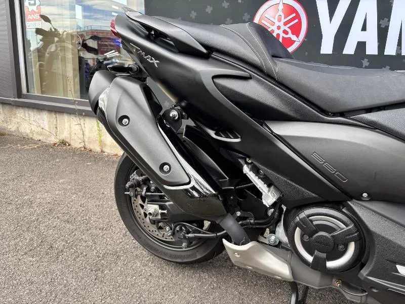 XP TMAX 560
