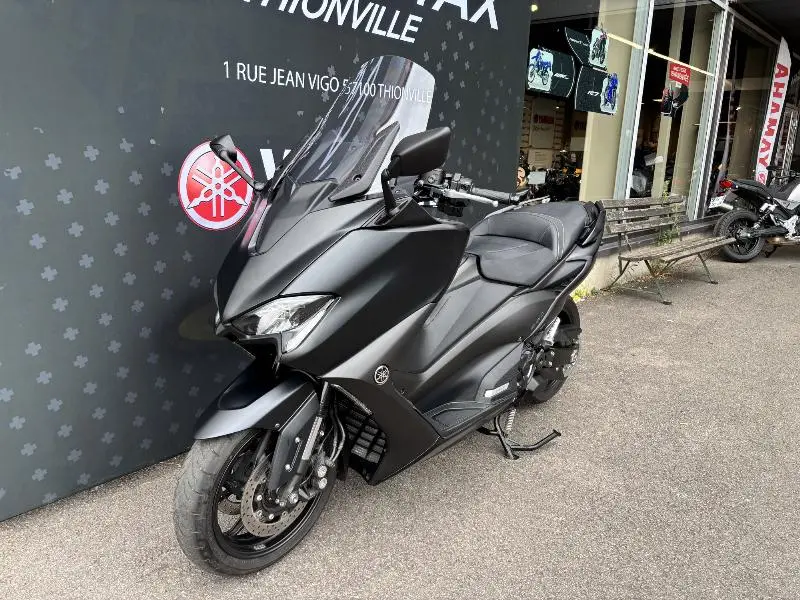 XP TMAX 560
