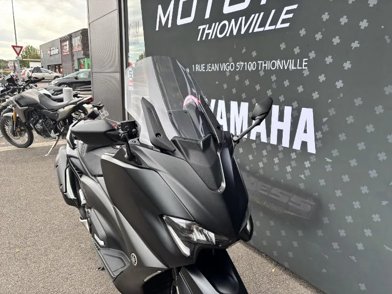 XP TMAX 560