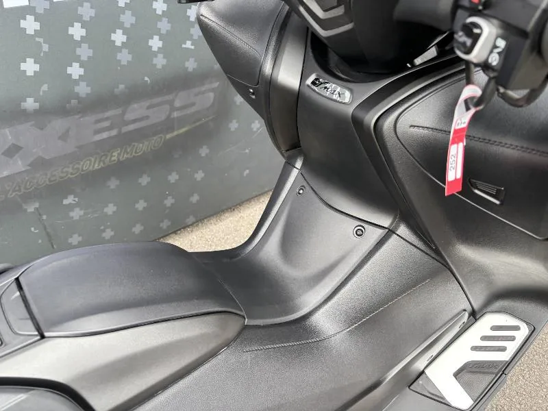 XP TMAX 560