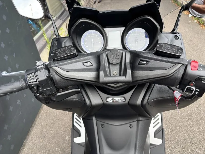 XP TMAX 560