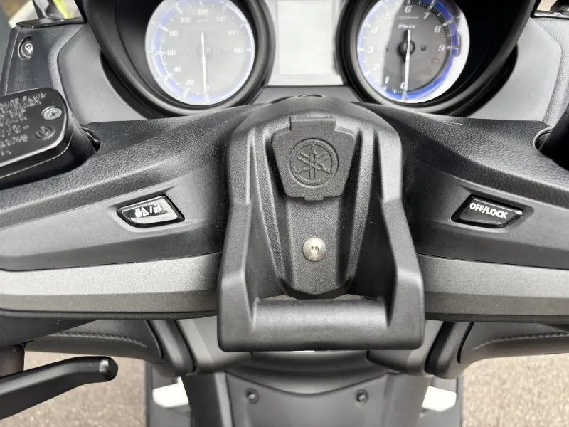 XP TMAX 560