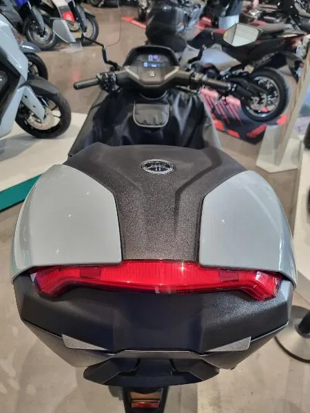 NMAX 125 TECH MAX