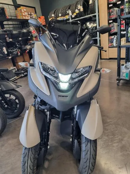 TRICITY 300
