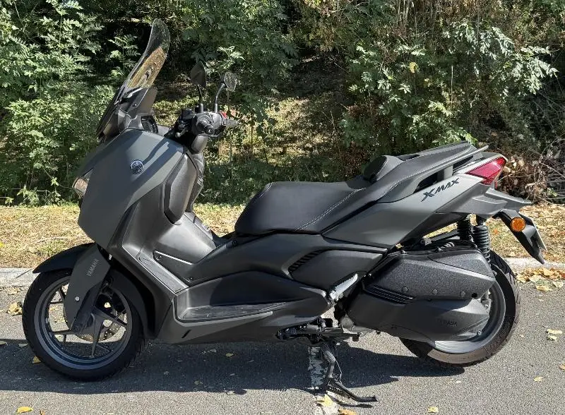 XMAX 300