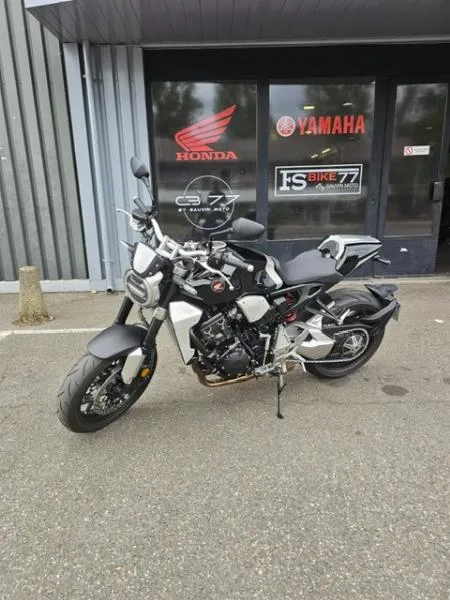 CB 1000 RA