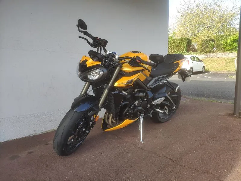 STREET TRIPLE 765 RS