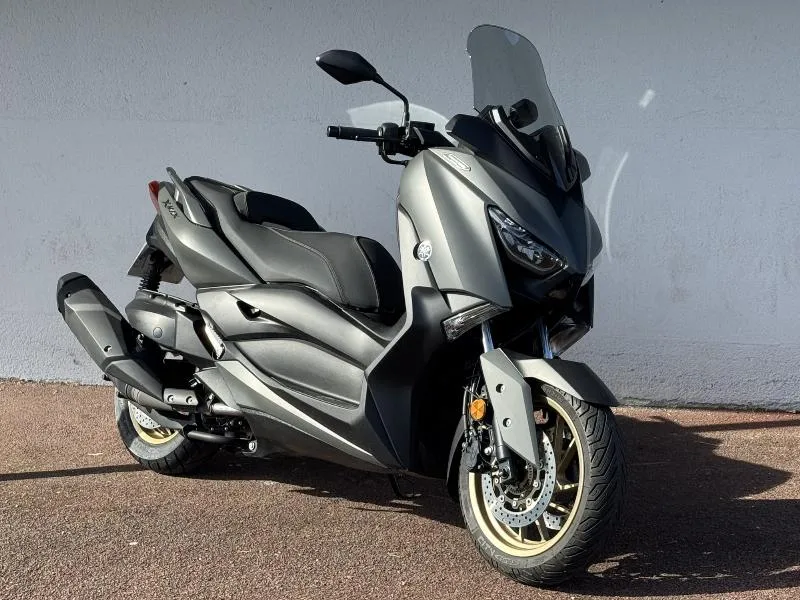XMAX 400