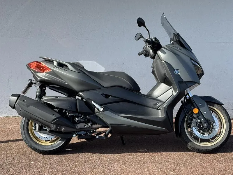 XMAX 400