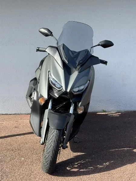 XMAX 400