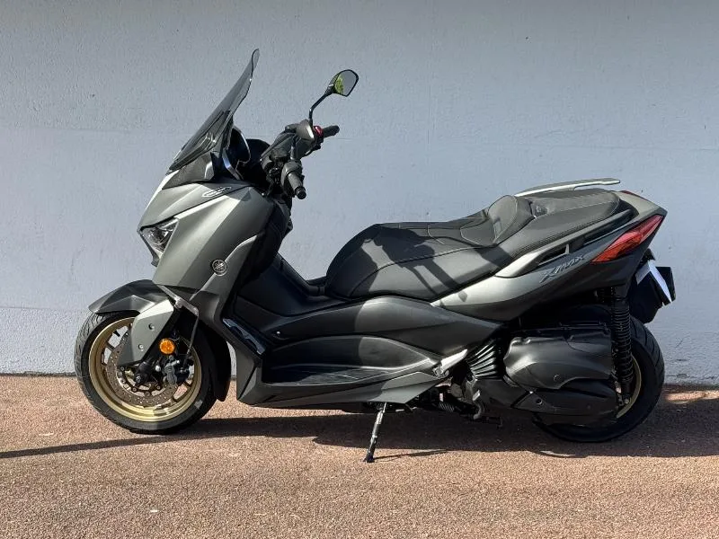 XMAX 400