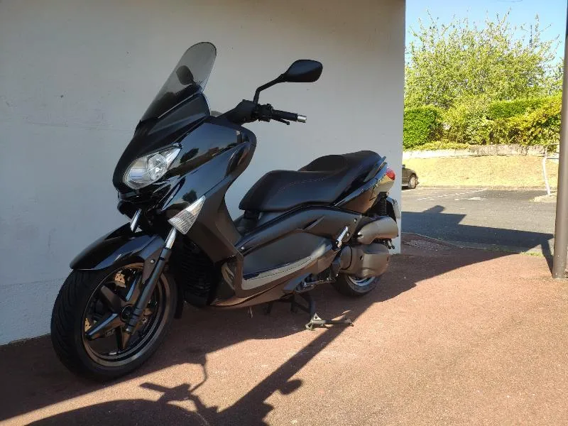 XMAX 125