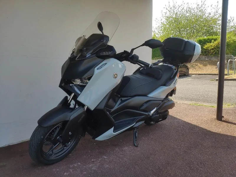 XMAX 125 TECH MAX