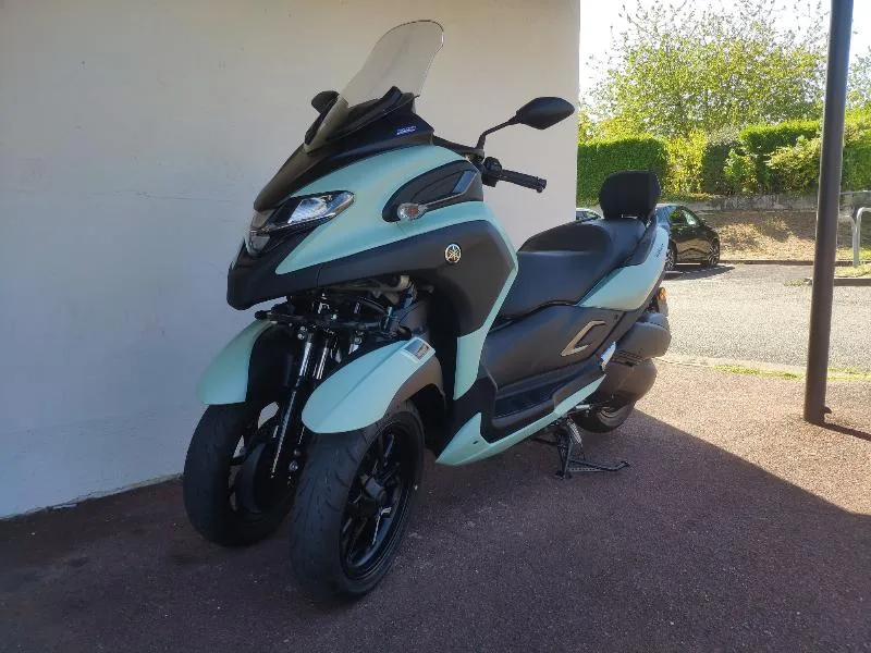TRICITY 300