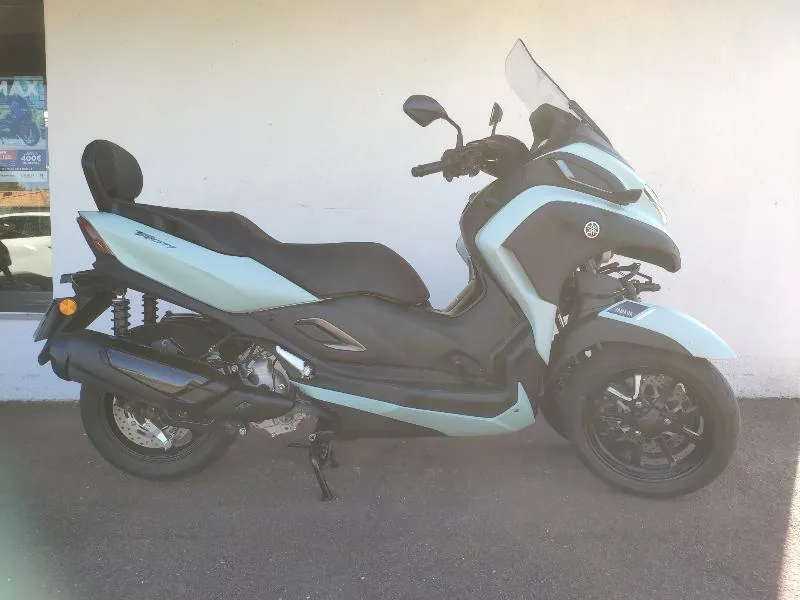 TRICITY 300