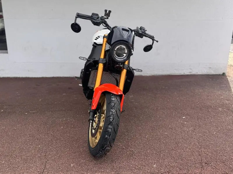 XSR 900