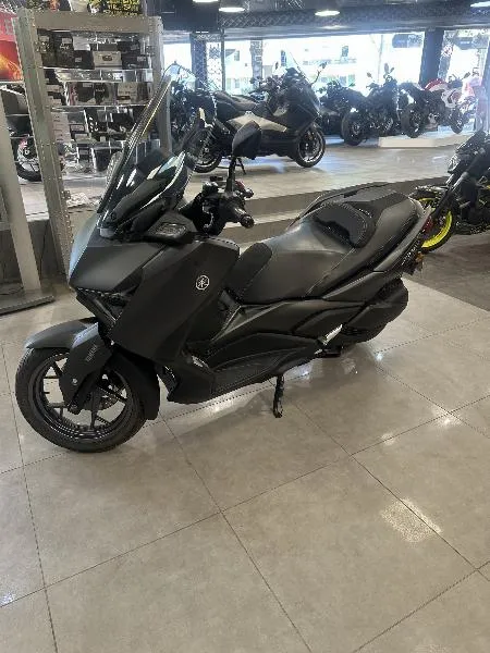 XMAX 300