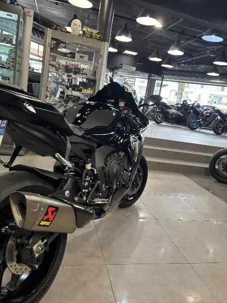 YZF 1000 R1