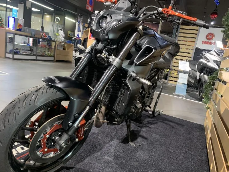 MT09
