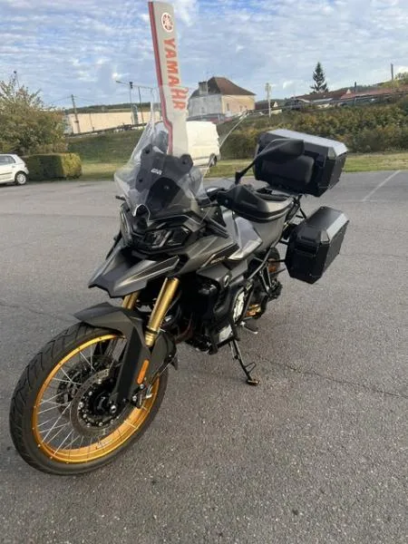 DS 900 X