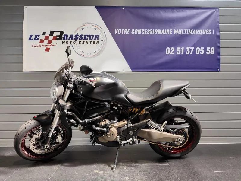 MONSTER 821