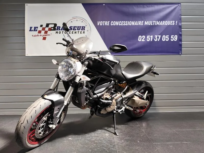 MONSTER 821