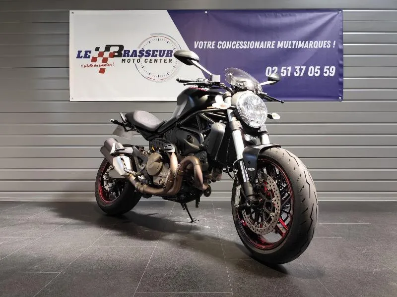 MONSTER 821